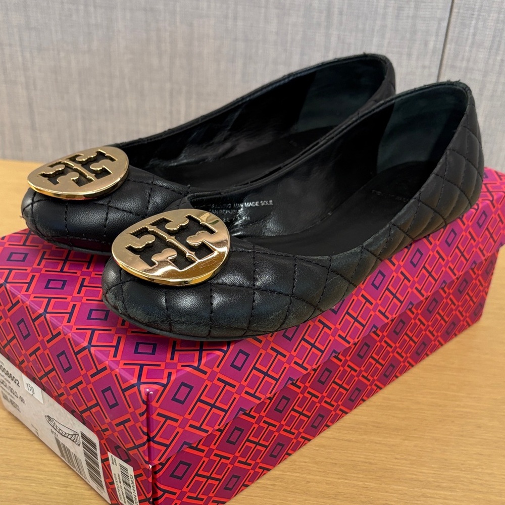 Tory Burch Quinn mestico black gold quilt flat 7